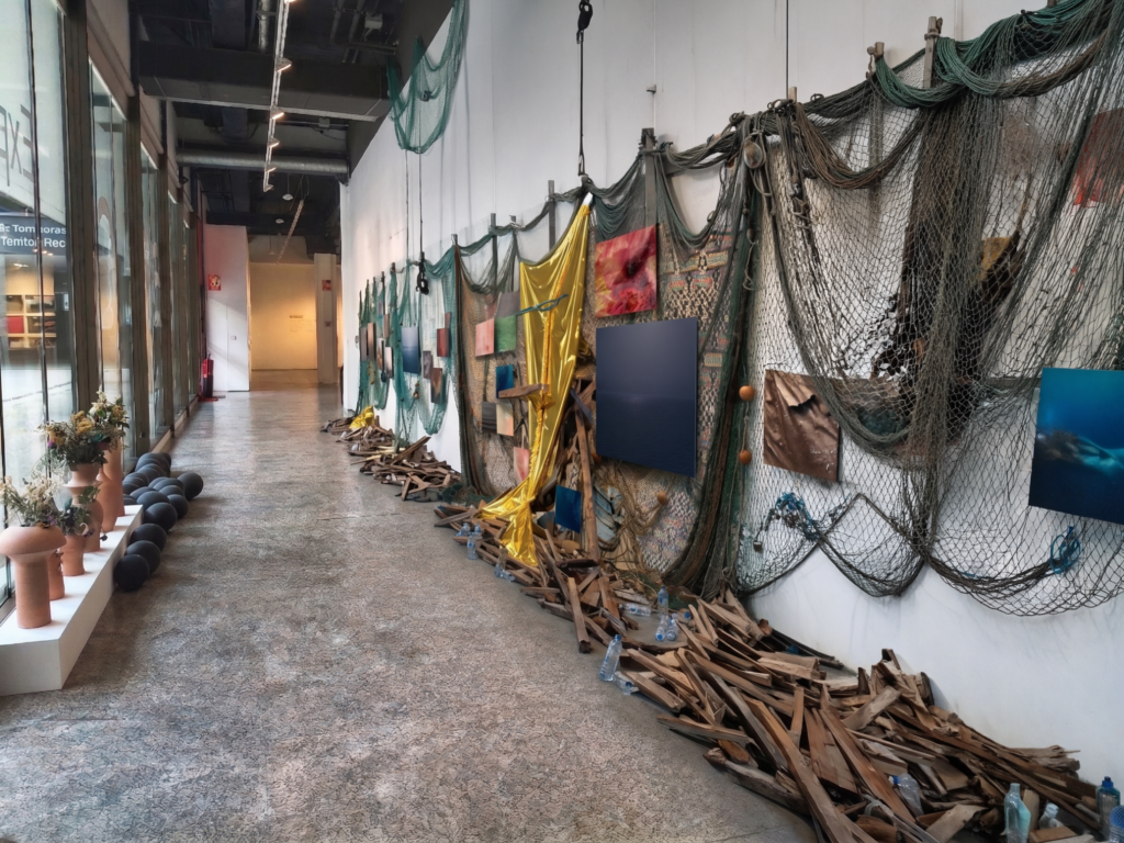 Digital visualization of the installation «Drift» within a real exhibition space.