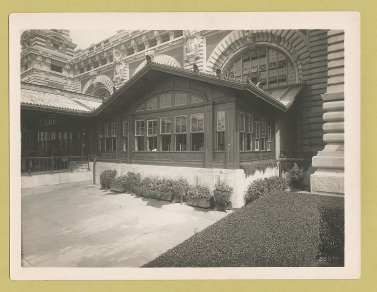 The public domain does not absolve the image